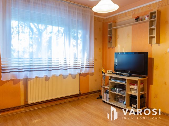 Költözhető magas földszinti lakás Békésen