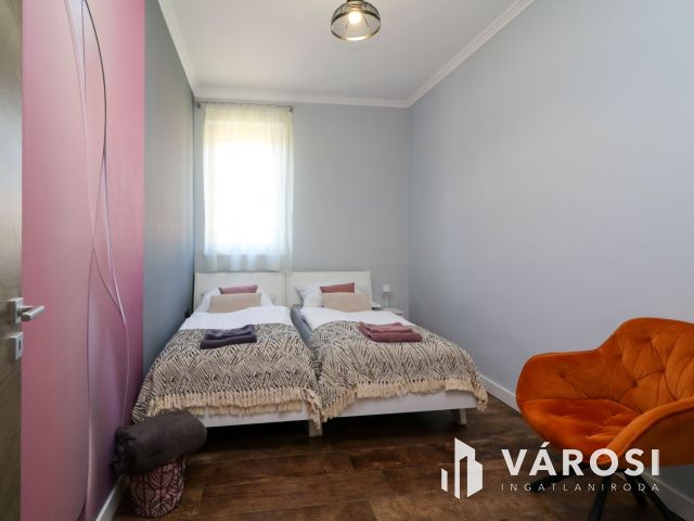 Felújított, működő apartman eladó