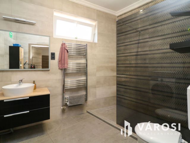 Felújított, működő apartman eladó