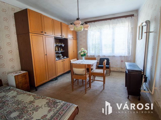 Remek adottságokkal rendelkező ház hatalmas telekkel