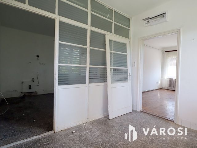 Recsken panorámás telken jó állapotú családi ház eladó