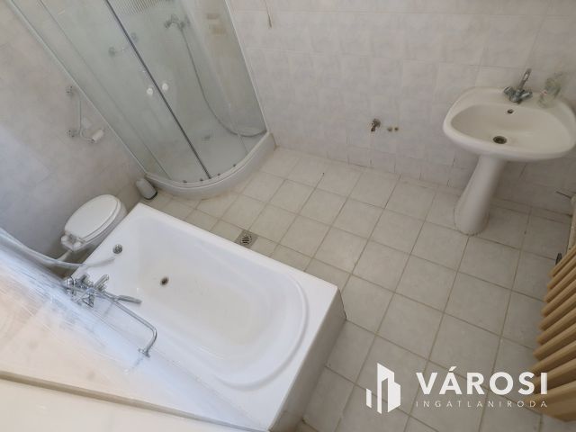 Recsken panorámás telken jó állapotú családi ház eladó