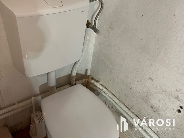 Debrecen-Apafán, nagyon jó helyen kis ház eladó!