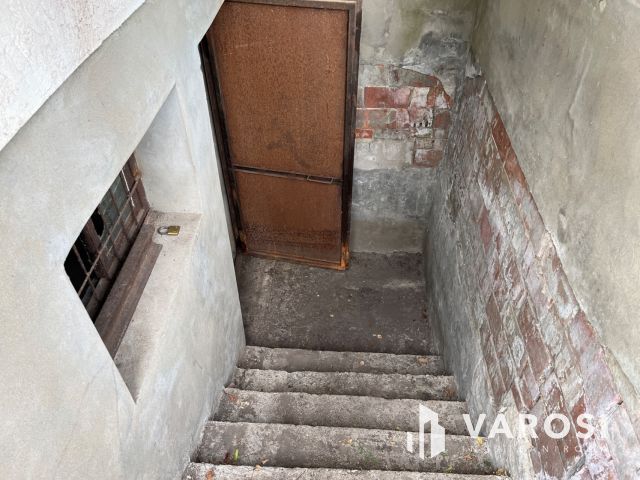 Debrecen-Apafán, nagyon jó helyen kis ház eladó!