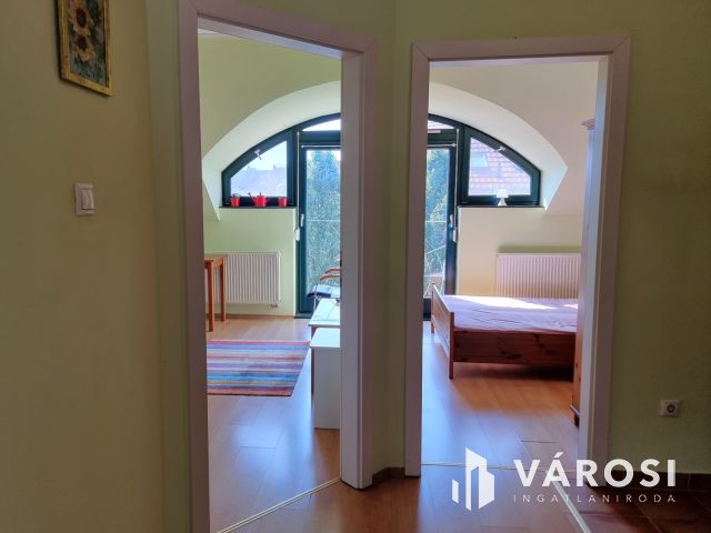 Full belvárosi, korszerű 2. emeleti liftes lakás