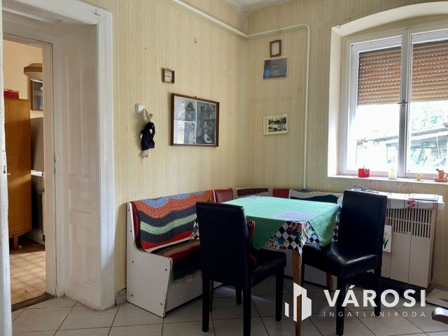 Családi ház 1670 m²-es telekkel Enying csendes utcájában