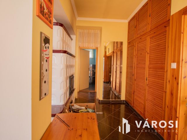 Lentiben eladó ház, családias, nyugodt részen!