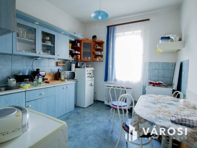 Lentiben eladó ház, családias, nyugodt részen!