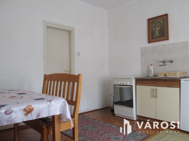 Kétgenerációs családi ház a faluközpont közelében