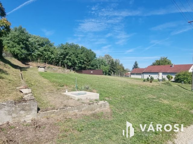 Összközműves eladó telek, Hosszúvölgyön!