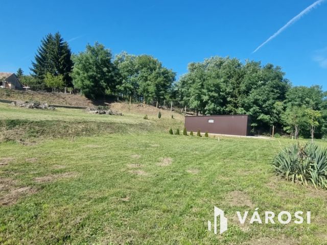 Összközműves eladó telek, Hosszúvölgyön!