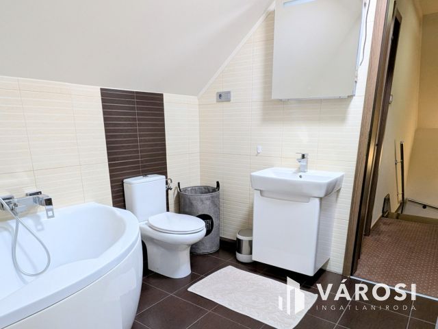 Prémium minőségű ház kiadó a Munkácsy negyedben!