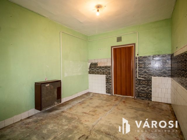 Előkertes, négy szobás családiház Újkígyóson