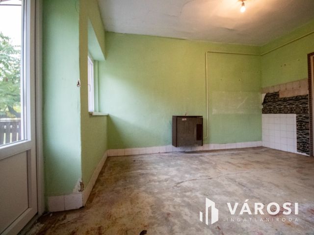 Előkertes, négy szobás családiház Újkígyóson