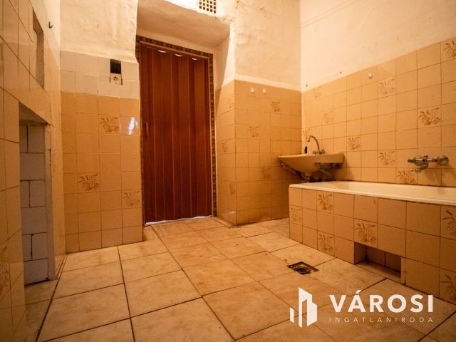 Előkertes, négy szobás családiház Újkígyóson