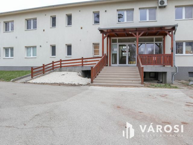 Rákosmentén, Pesti úti irodaházban 1.emeleti, 21 m2-es iroda
