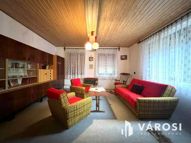 Tótkomlós belvárosában 3 szobás, jó elrendezésű ház eladó