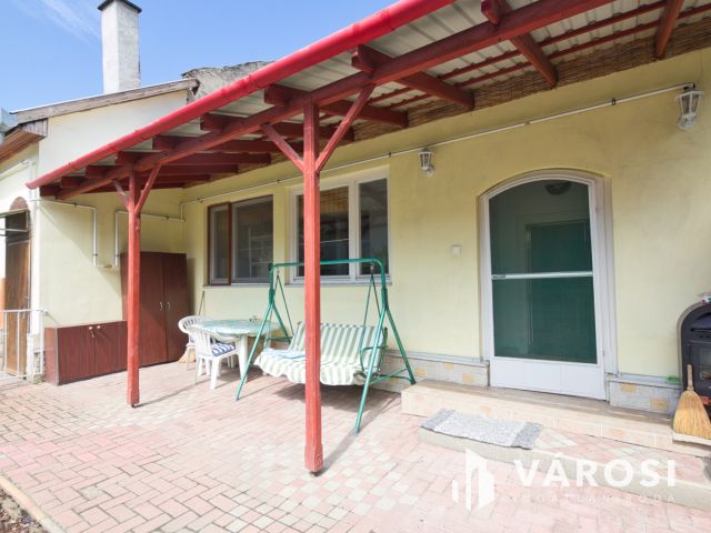 Belvárosi, 54 m2-es házrész eladó