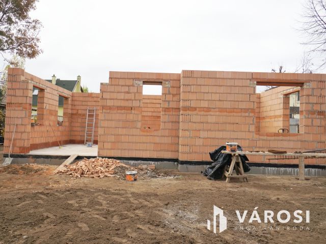 Új építésű családi ház Erdőskert csendes utcájában eladó