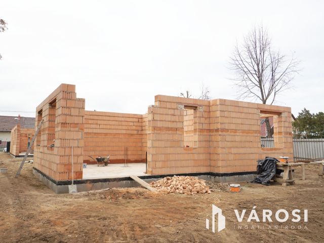 Új építésű családi ház Erdőskert csendes utcájában eladó