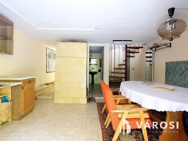 Parádsasváron erdővel határos nyaraló eladó