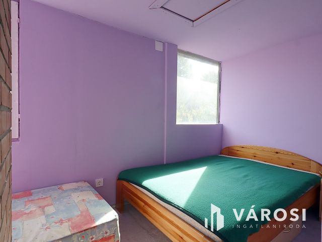 Parádsasváron erdővel határos nyaraló eladó