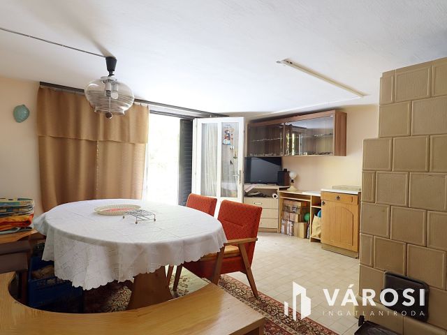 Parádsasváron erdővel határos nyaraló eladó