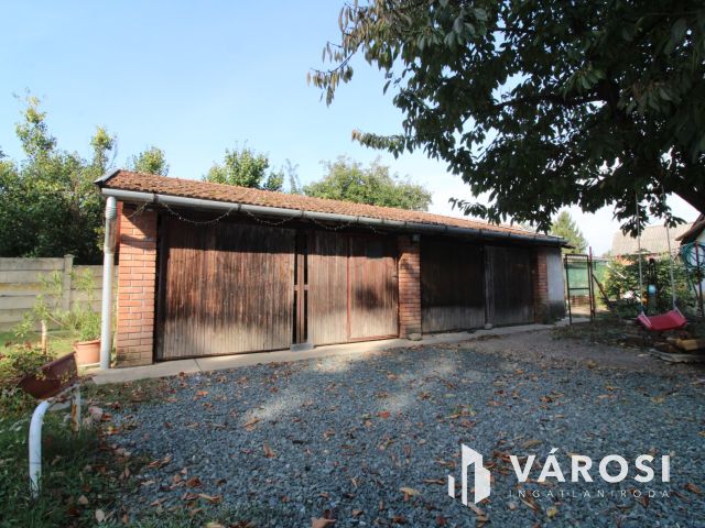 Kétszintes ház Gyulaváriban garázzsal.