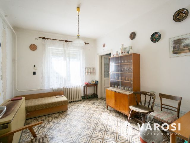 Pannonhalmi Főapátság közelében családi ház nagy telekkel!