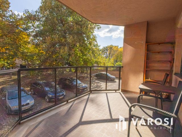 Kis lakás nagy terasszal a Bárka utcában