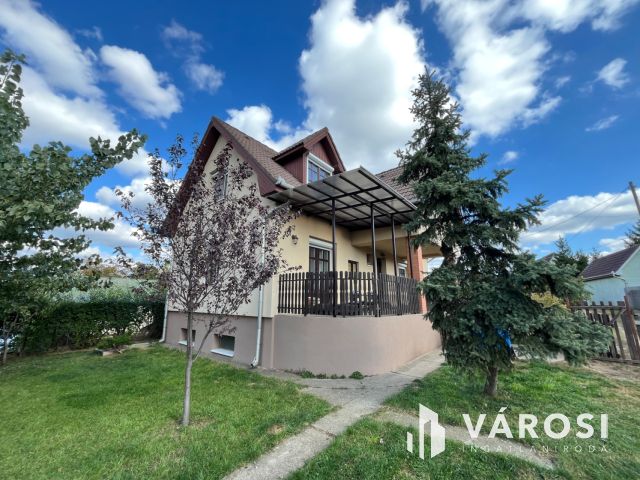 Debrecen Homokertben, Csendes Szép Utcában, Jó Ház Eladó!