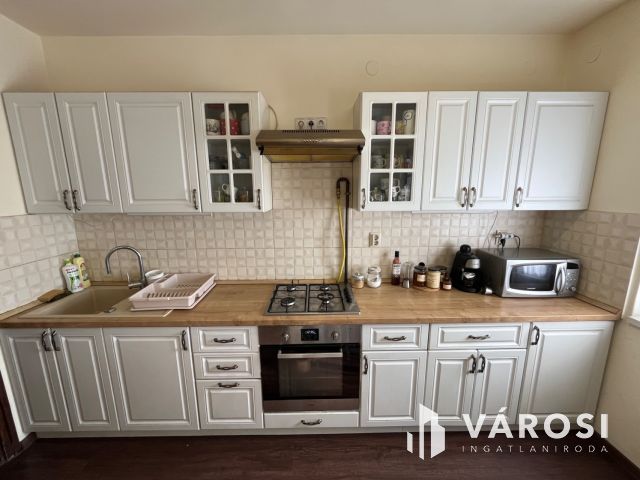 Debrecen Homokertben, Csendes Szép Utcában, Jó Ház Eladó!