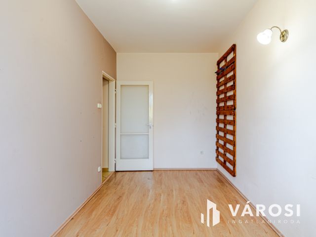 Csendes, zöldövezeti 2 szobás lakás - jó állapot