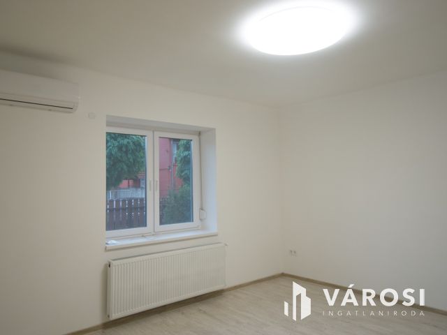 Azonnal költözhető 4 szobás felújított ház a központban