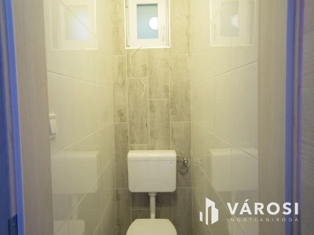 Azonnal költözhető 4 szobás felújított ház a központban