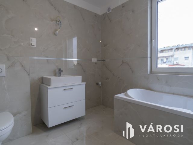 Új építésű penthouse a belváros szívében