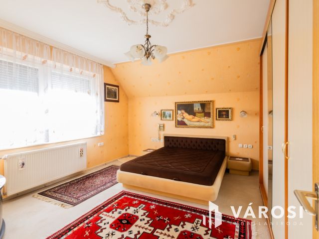 Tökéletes szerkezetű ház, tágas terekkel a Fürdőövezetben