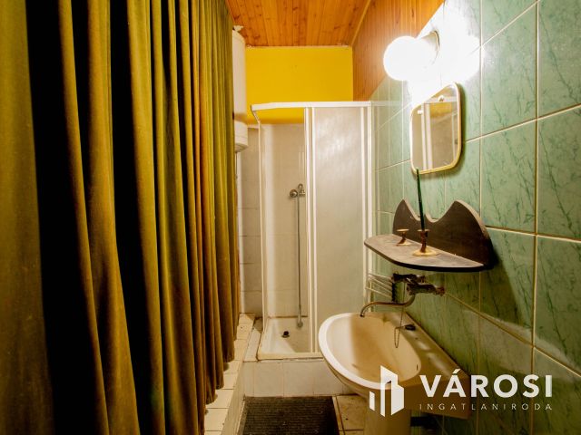 Lovásziban, kedves kis hangulatú zártkerti ingatlan eladó!