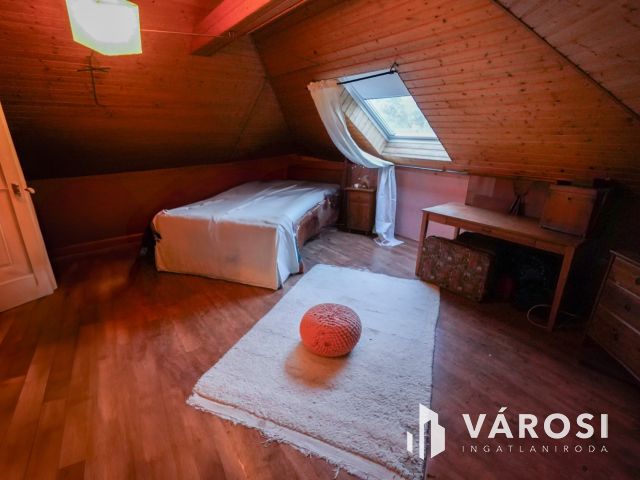 Újszerű családi ház Érden!