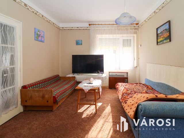 Eladó 3 szobás családi ház Újkígyóson, rendezett kerttel