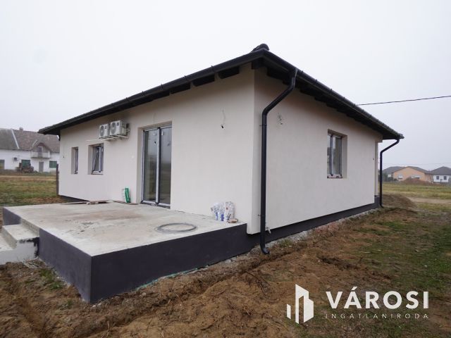 Újépítésű családi ház Galgahévízen!