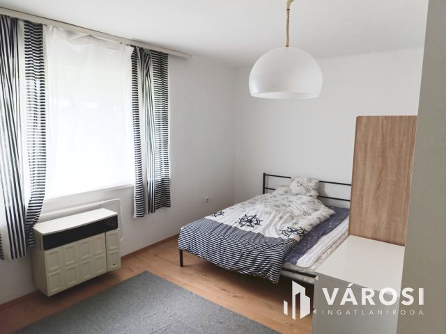 Kellemes földszinti lakás jó helyen