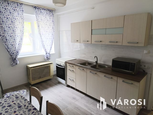 Kellemes földszinti lakás jó helyen