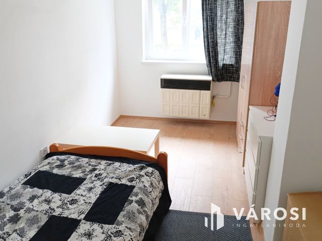 Kellemes földszinti lakás jó helyen