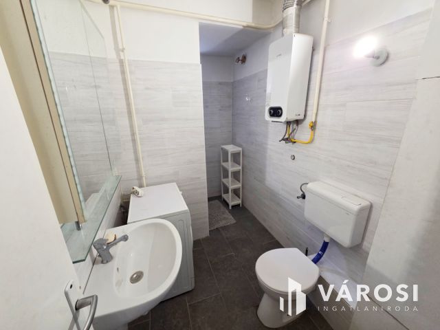 Kellemes földszinti lakás jó helyen