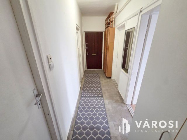 Kellemes földszinti lakás jó helyen