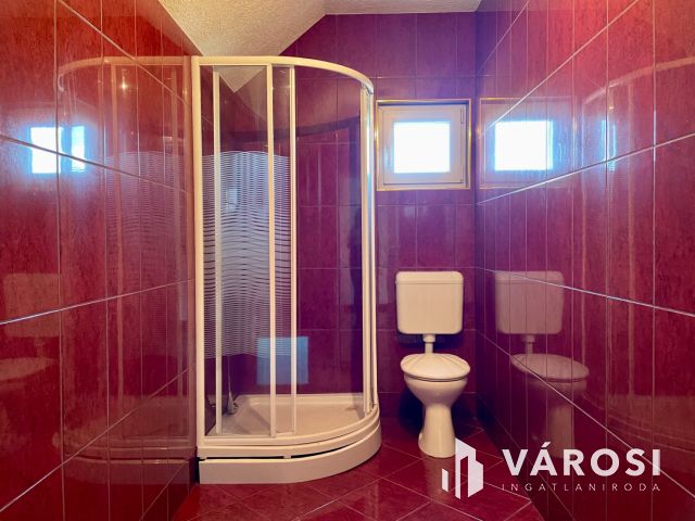 Azonnal költözhető családi ház 8 percre a Balatontól