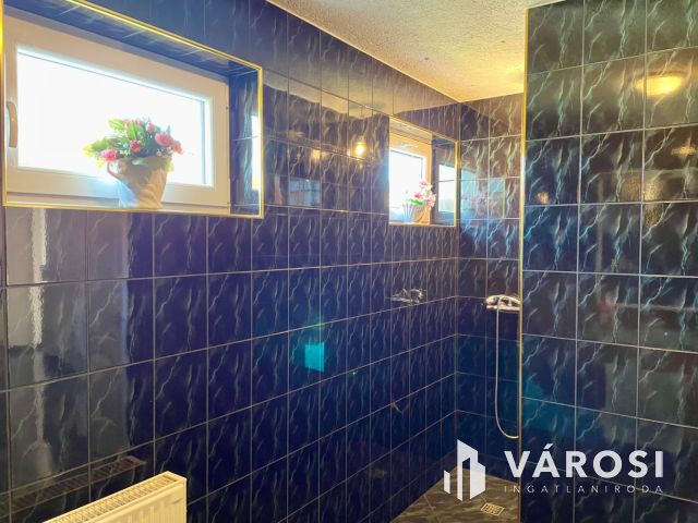 Azonnal költözhető családi ház 8 percre a Balatontól