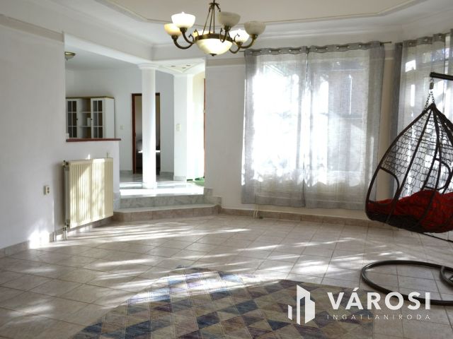 Csodás környezet Bándon, a telek végében patakkal!!