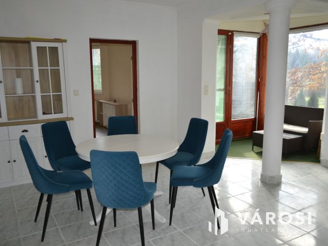 Csodás környezet Bándon, a telek végében patakkal!!